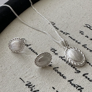Vintage S925 sterling silver jewelry set featuring oval brushed pendant and earrings