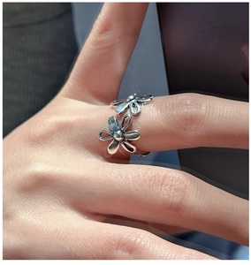 Detail of S925 sterling silver ring featuring 3D double flowers and vintage metal texture