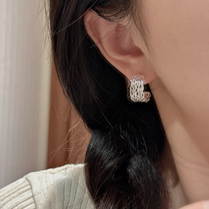 Minimalist S925 sterling silver triple-layer wavy C-shaped earrings on female model