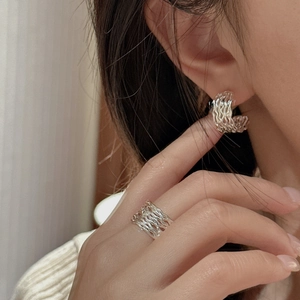 Minimalistisches S925 Sterlingsilber Wellenring und passende Ohrringe im Set