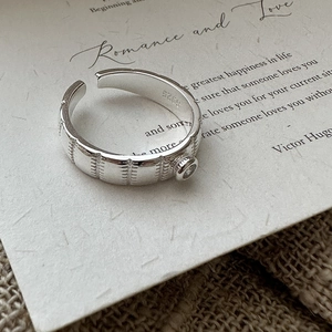 S925 sterling silver vintage open ring with engraved texture and a single zircon stone
