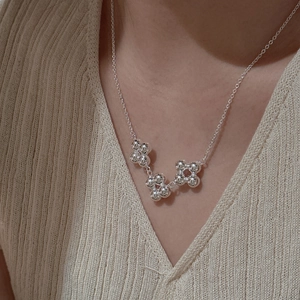 Collier minimaliste en argent sterling S925 avec pendentif fleur à trois billes de métal