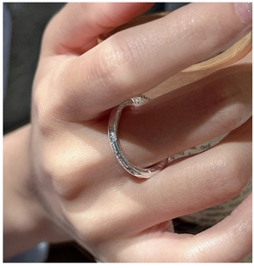 Macro shot of S925 sterling silver ring featuring unique hammered texture on the band