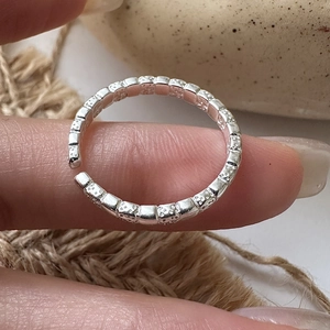 Minimalist S925 sterling silver ring featuring vintage texture and adjustable open design