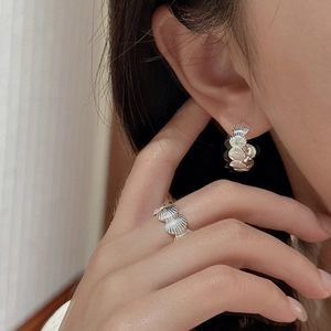 Elegant S925 sterling silver shell ring and earring set with fan-shaped nautical texture