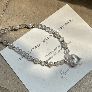 Collier de perles en argent S925 avec cristaux blancs et pendentif cœur dépoli