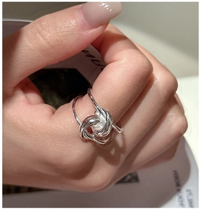 Close-up of S925 sterling silver knotted ring worn on index finger with a vintage design