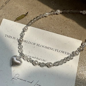 Collier en argent S925 avec pendentif cœur, perles et cristaux blancs sur pierre