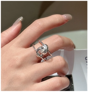 Close-up of S925 sterling silver knot ring featuring a double-layer open design on finger