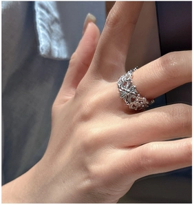 Detailed close-up of S925 sterling silver iris ring with hollow floral engravings