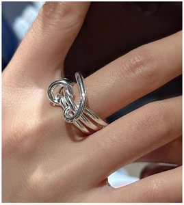 Close-up of S925 sterling silver knotted ring with multilayered winding texture