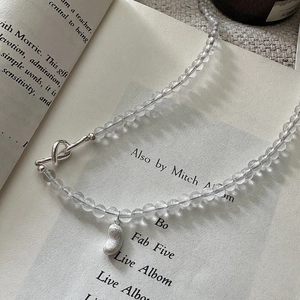 Collana in argento S925 con perle di cristallo e ciondolo a chicco di caffè opaco