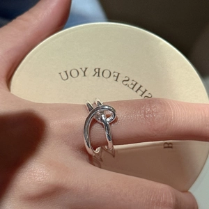 Minimalistischer S925 Sterlingsilber Knotenring mit stilvollem Kreuzlinien-Twist-Design