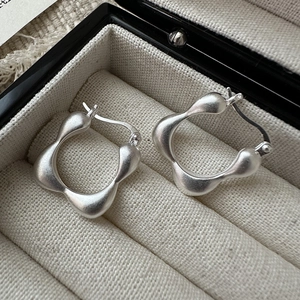 Minimalist S925 sterling silver square hoop earrings with matte wavy geometric texture