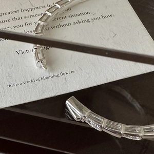 Elegant S925 sterling silver bracelet with rectangular zircon crystals in a sleek design