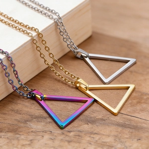Collier Pendentif Triangle en Acier Inoxydable Minimaliste pour Homme Bijoux Géométriques Poli Argent Noir Or Collier