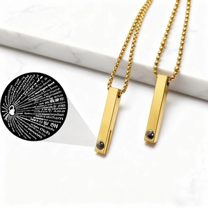 Collana a colonna d'oro in acciaio con pietra di proiezione 100 lingue Ti amo