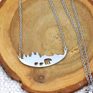 Collier en acier inoxydable argenté avec pendentif forêt et famille d'ours