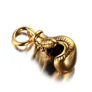 Nahaufnahme des goldenen Boxhandschuh-Anhängers mit Nähten und oberem Verbindungsring
