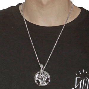 Collier de fitness pour homme en argent avec haltère et pendentif disque gravé