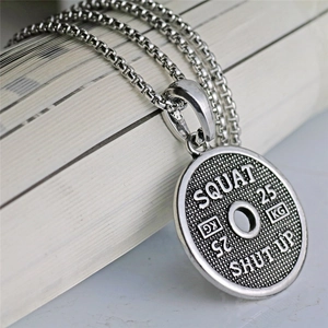 Collana con ciondolo manubrio fitness argento con incisione SQUAT e 25KG da uomo