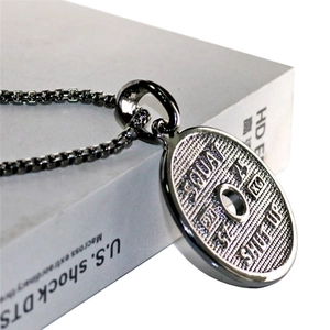 Collana con ciondolo a disco per sollevamento pesi da uomo con incisione Squat e 25kg grigio