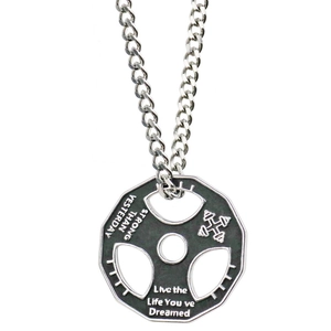 Détail du pendentif haltère octogonal avec citations inspirantes et finition noire mate