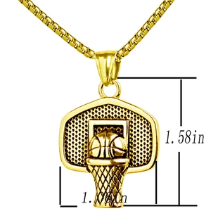 Détail du pendentif panier de basket doré avec dimensions de 1,58 pouce par 1,06 pouce