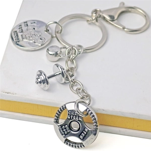 Porte-clés fitness en métal argenté avec haltère et pendentif rond I am very strong
