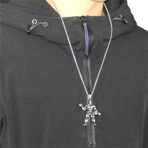 Collana da palestra uomo con ciondolo muscoloso in acciaio inox su catena sottile