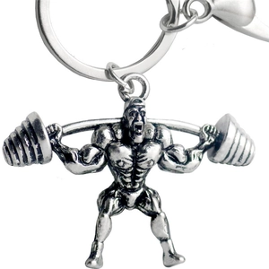 Vue détaillée d'un porte-clés haltérophile musclé en argent antique avec détails