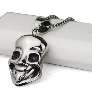 Collier avec pendentif masque souriant, finition argentée vintage sur chaîne en acier