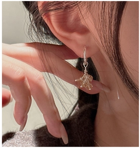 Detail of S925 silver vintage earrings featuring citrine stones on a model's ear