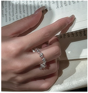Detail of S925 sterling silver beaded ring featuring a layered bubble design on finger