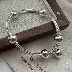 Bracciale in argento sterling S925 con perline, barre curve e ciondolo a campanello
