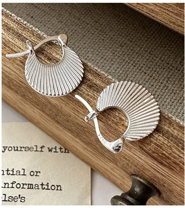 Detailed close-up of S925 sterling silver hoop earrings with pleated fan-shaped texture
