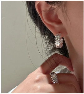 Detail of S925 silver ring and earring set with geometric 3D pyramid rivet texture