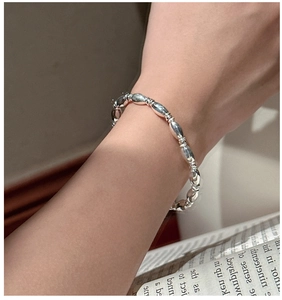 Minimalist S925 sterling silver beaded bracelet with oval beads on female wrist