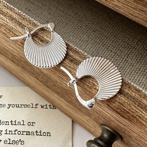 925 Sterling Silver Fan Ribbed Hoop Earrings For Women Minimalist Pleated Texture Retro Huggie Earrings Fashion Jewelry