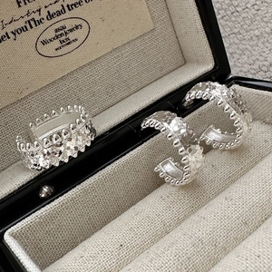 Minimalist S925 sterling silver jewelry set with textured ring and C-shaped earrings