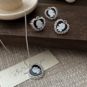 Vintage S925 silver heart jewelry set featuring black cameo rose necklace and ring