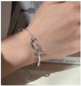 Detail of S925 sterling silver knot bracelet with chain and toggle clasp on wrist