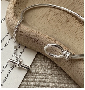 Detail of S925 sterling silver minimalist rigid bangle with T-bar toggle closure design