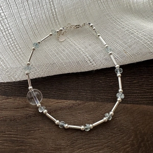 Elegant S925 sterling silver beaded bracelet with aquamarine gemstones and heart charm