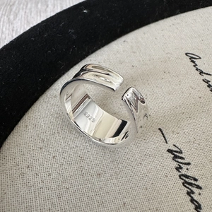 Minimalist S925 sterling silver open ring with liquid metal texture and wrinkled finish