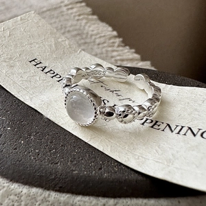 Elegant S925 sterling silver wave ring with round translucent gemstone and bubble texture
