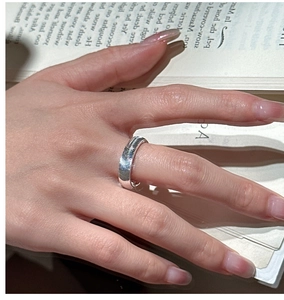 Detailed close-up of S925 sterling silver ring with fine radial textures and glossy finish