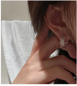 Detail shot of S925 sterling silver hoop earrings with wheat ear texture on model