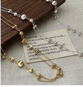 Detail of S925 sterling silver double-layered beaded chain necklace in gold and silver