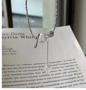 Macro view of S925 sterling silver Y-shaped necklace with wavy chain and pendant detail
